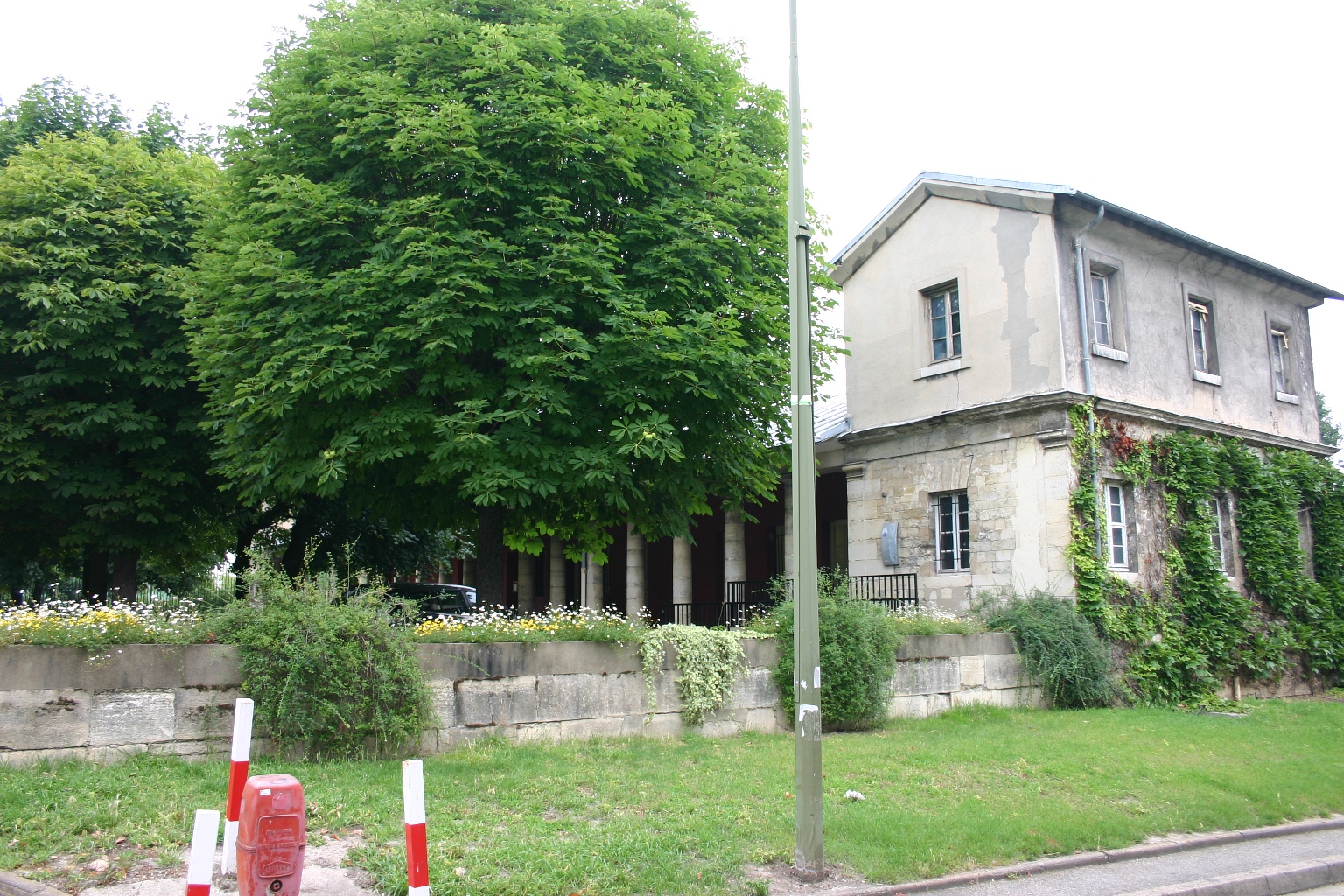 Guillaume Ferrus' Pavilions, Hôpital de Bicêtre, Paris - 02.JPG
